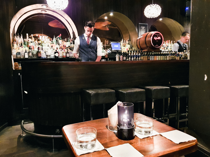 Door74 Amsterdam // speakeasy cocktailbar amsterdam