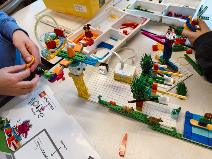 Bricks & Robots is een cursus programmeren voor kinderen vanaf 6 jaar door heel Nederland